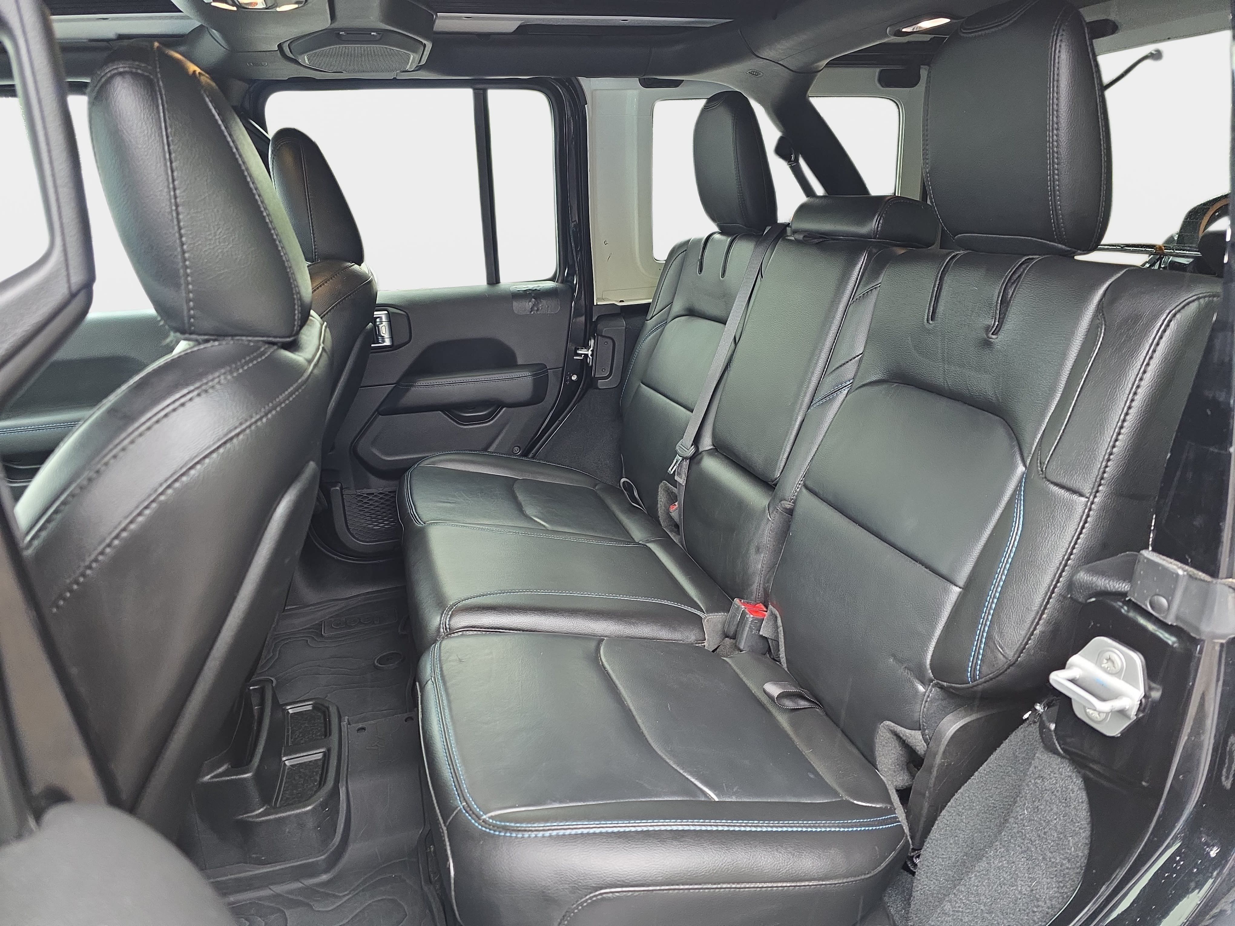 Used 2022 Jeep Wrangler Unlimited Rubicon 4xe w/ Cold Weather Group AWD/4WD image 9
