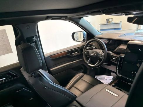 Used 2026 GMC Yukon Denali w/ Sun & Power Step Package AWD/4WD image 36