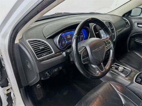 Used 2017 Chrysler 300 C w/ Safetytec Plus Group image 9