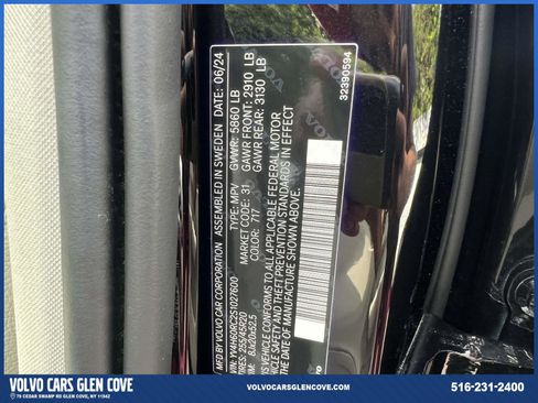 Used 2025 Volvo XC60 T8 Plus w/ Protection Package Premier image 18