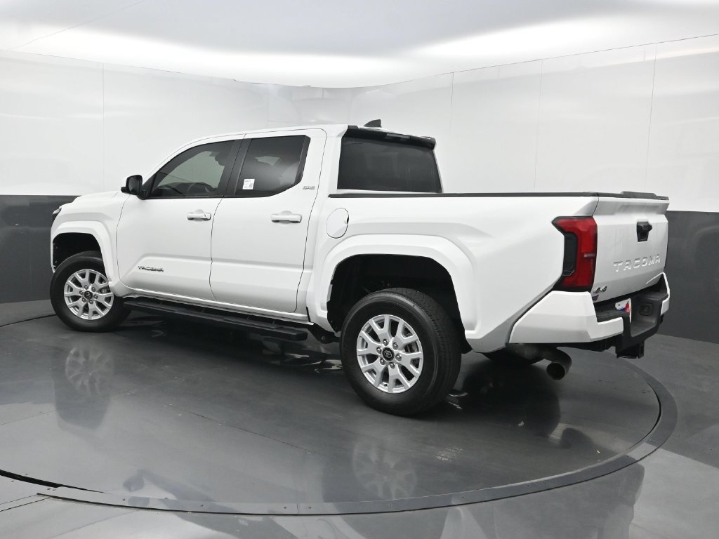 Used 2024 Toyota Tacoma SR5 AWD/4WD image 22