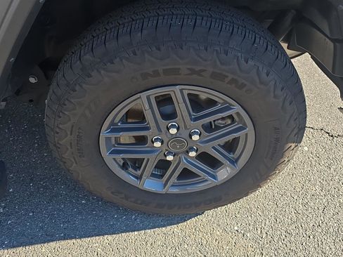 Used 2025 Jeep Wrangler Sport S image 28