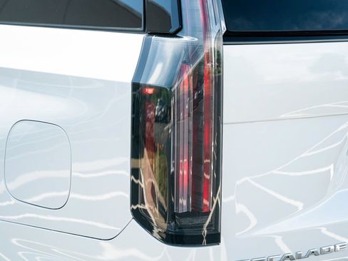 Used 2025 Cadillac Escalade Sport Platinum w/ LPO, Floor Liner Package AWD/4WD image 18