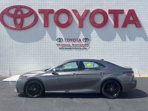 Used 2024 Toyota Camry XSE FWD image 3