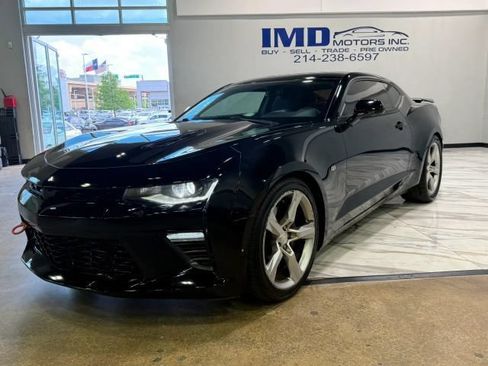 Used 2018 Chevrolet Camaro SS RWD image 4