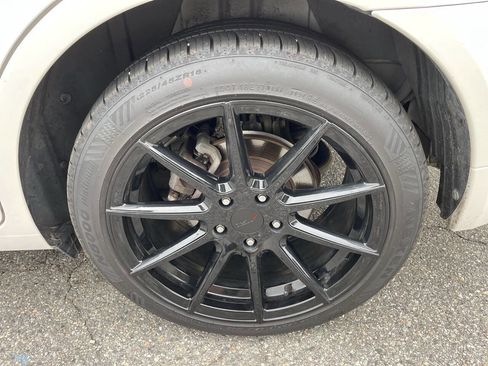 Used 2010 Lincoln MKZ image 11