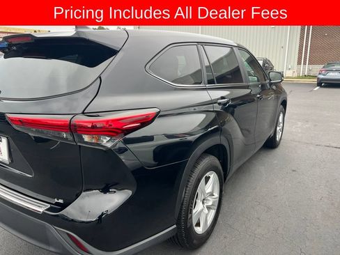 Used 2023 Toyota Highlander LE FWD image 8