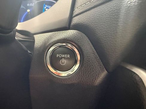 Used 2025 Toyota RAV4 XLE AWD/4WD image 33