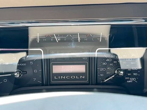 Used 2014 Lincoln Navigator 2WD image 18