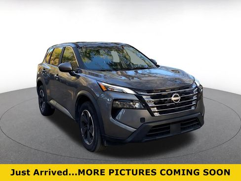 Used 2025 Nissan Rogue SV image 1