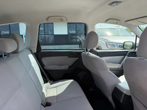 Used 2014 Subaru Forester 2.5i AWD/4WD image 21