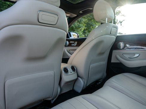 Used 2019 Mercedes-Benz E 300 4MATIC w/ Driver Assistance Package image 30