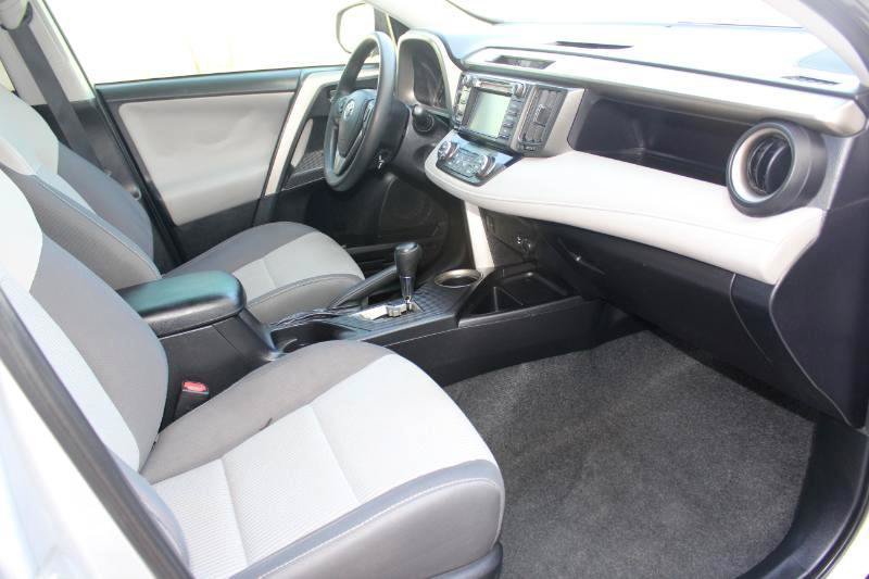 Used 2015 Toyota RAV4 XLE AWD/4WD image 18