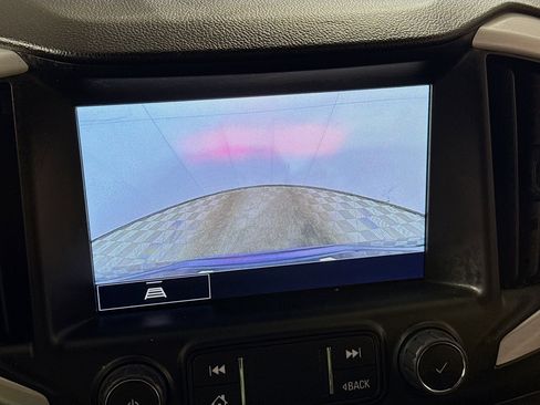 Used 2023 GMC Terrain SLE w/ Driver Convenience Package image 3