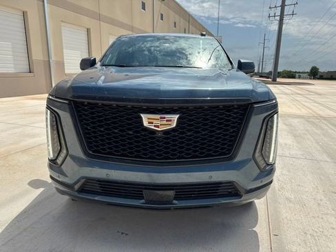Used 2025 Cadillac Escalade Sport Platinum w/ LPO, Floor Liner Package AWD/4WD image 2