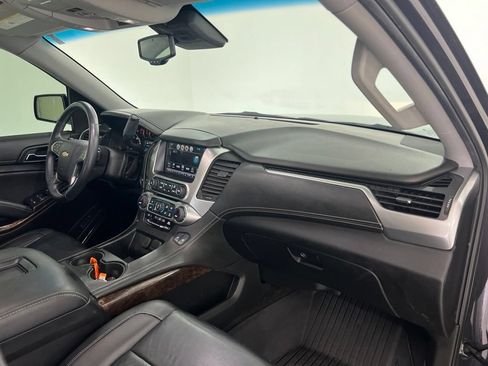 Used 2018 Chevrolet Tahoe LT w/ Luxury Package RWD image 27