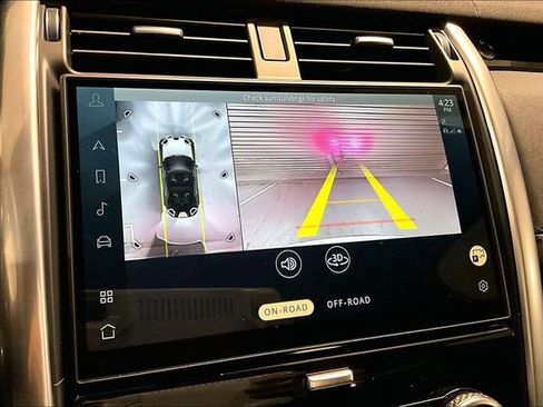 Certified 2025 Land Rover Discovery S image 23