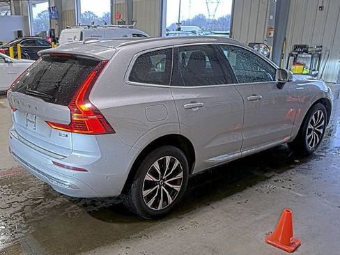 Used 2023 Volvo XC60 B5 Plus image 4