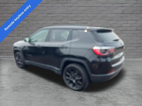 Used 2023 Jeep Compass Latitude w/ Convenience Group AWD/4WD image 3