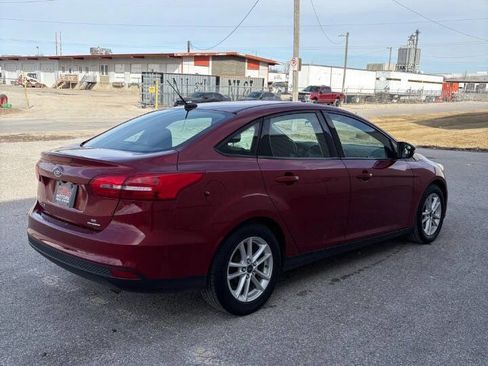 Used 2015 Ford Focus SE w/ SE Cold Weather Package image 4