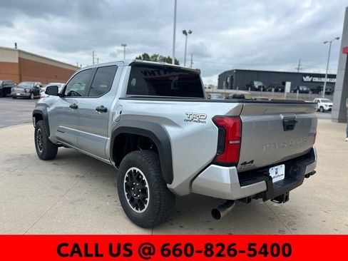 Certified 2025 Toyota Tacoma TRD Off-Road AWD/4WD image 12