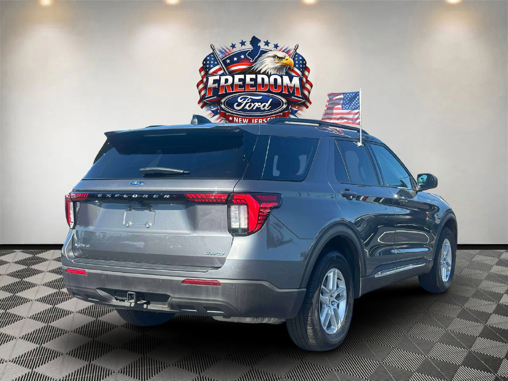 Used 2025 Ford Explorer Active AWD/4WD image 5