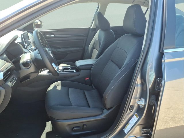 Used 2024 Nissan Altima 2.5 SV FWD image 12