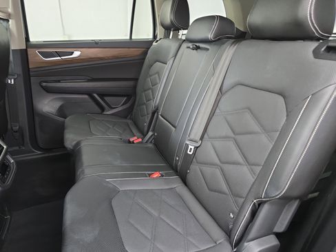 Certified 2024 Volkswagen Atlas SE image 15