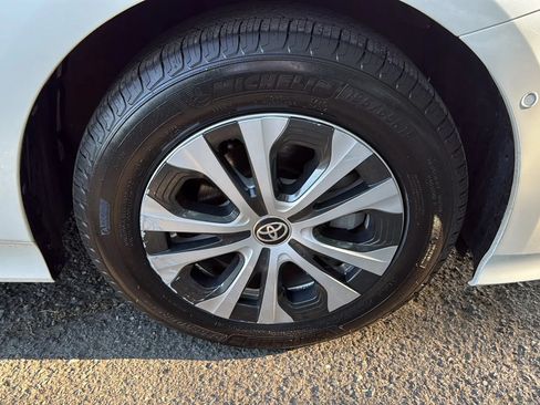 Used 2020 Toyota Prius XLE AWD/4WD image 12
