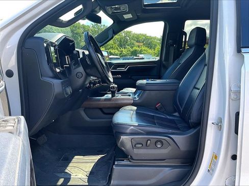 Used 2022 Chevrolet Silverado 1500 High Country w/ High Country Premium Package AWD/4WD image 8