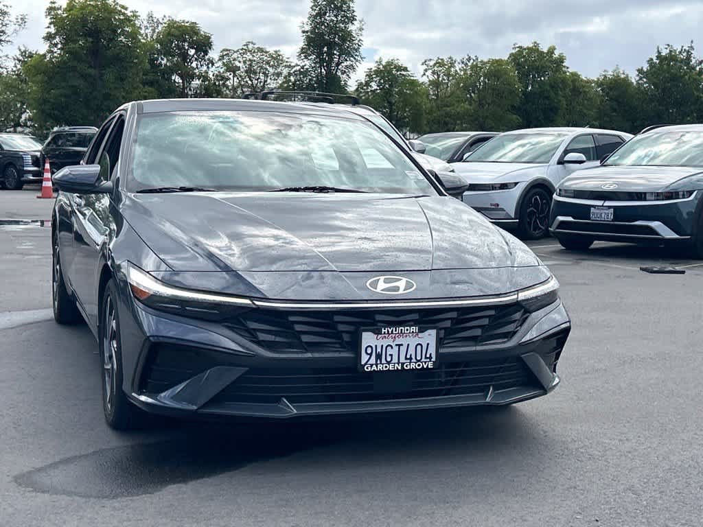 Used 2025 Hyundai Elantra Limited FWD image 7