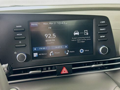 Used 2025 Hyundai Elantra Sport image 25