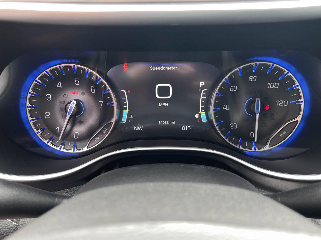 Used 2022 Chrysler Pacifica Touring-L FWD image 23