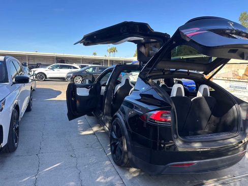 Used 2018 Tesla Model X 75D image 9