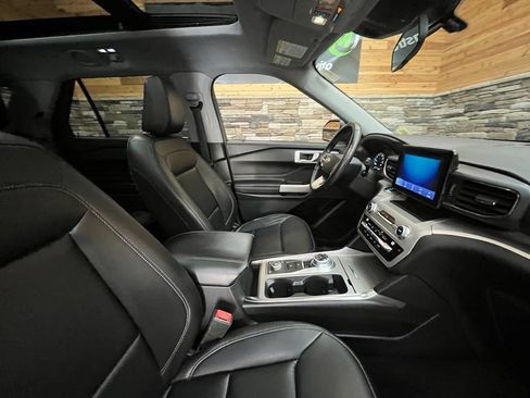 Used 2021 Ford Explorer XLT w/ Equipment Group 202A AWD/4WD image 30