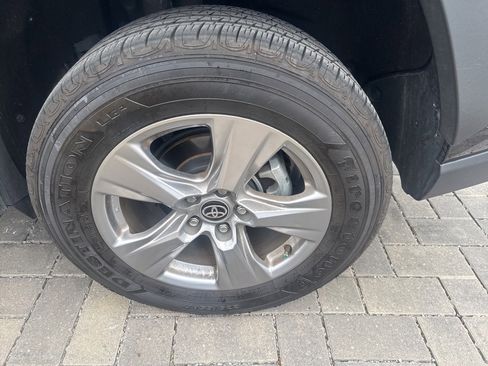 Used 2025 Toyota RAV4 XLE w/ Convenience Package image 10