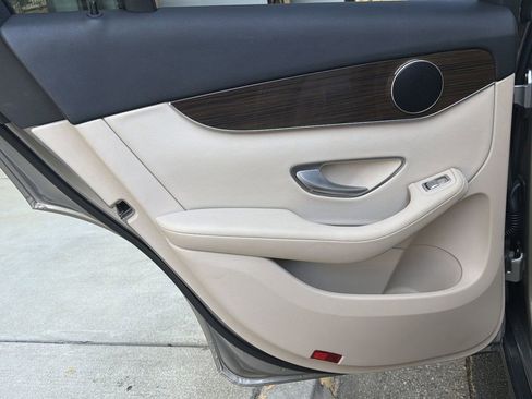 Used 2021 Mercedes-Benz GLC 300 image 26