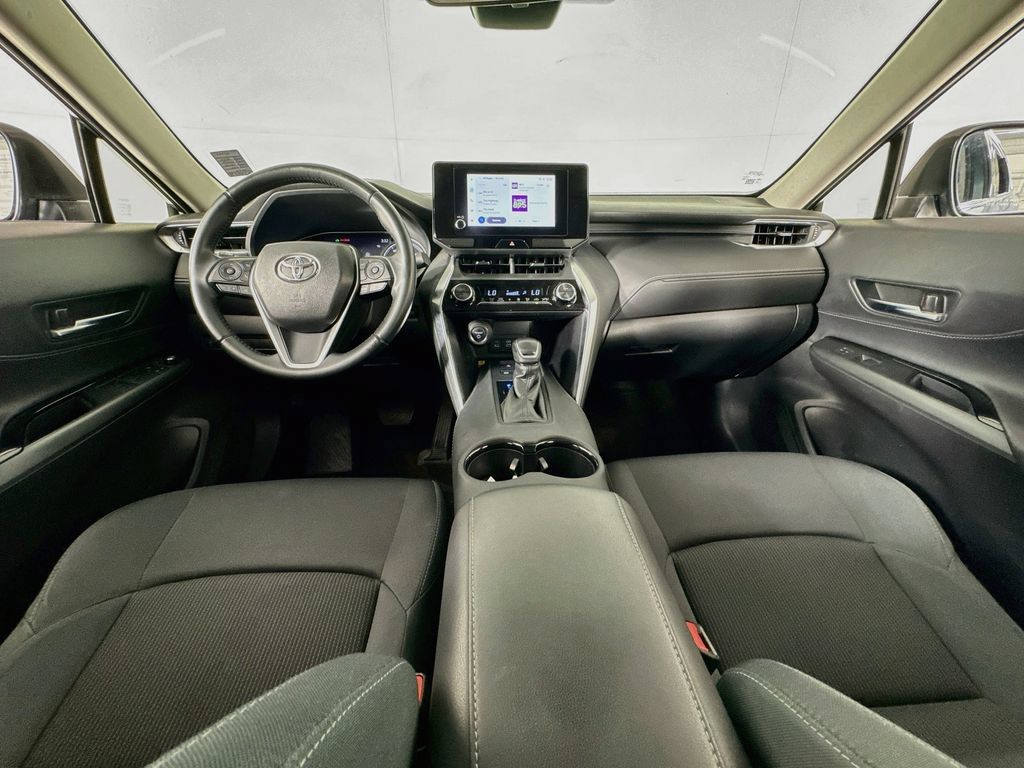 Used 2024 Toyota Venza LE AWD/4WD image 23