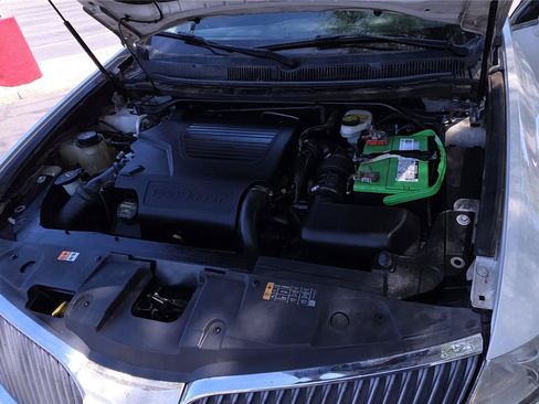Used 2013 Lincoln MKT AWD image 21