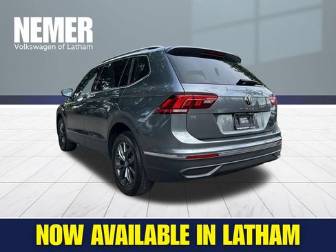 Used 2022 Volkswagen Tiguan SE AWD/4WD image 2