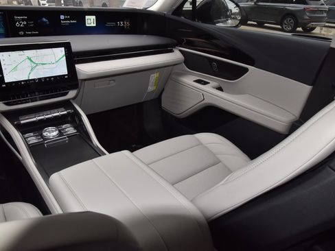 New 2026 Lincoln Nautilus Premier image 17