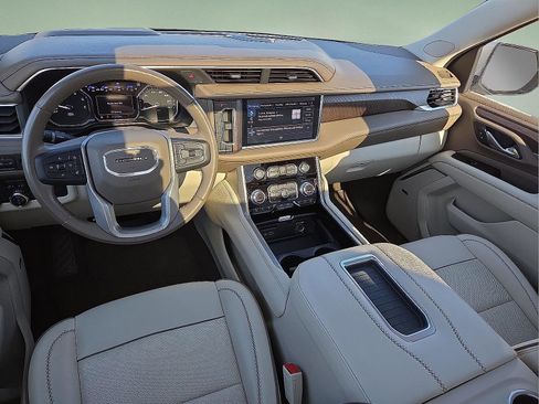 Used 2021 GMC Yukon Denali w/ Advanced Technology Package image 11