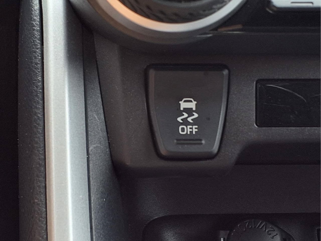 Used 2025 Toyota RAV4 XLE AWD/4WD image 17