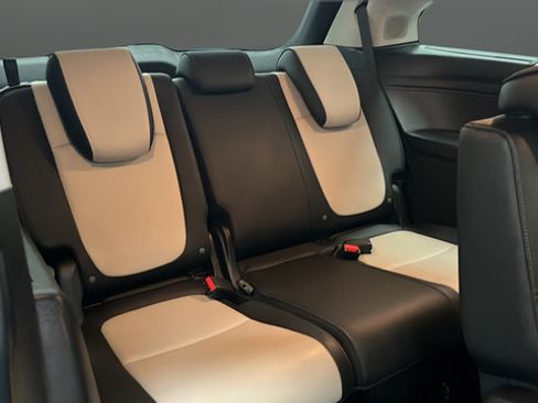 Used 2025 Honda Odyssey Elite image 25