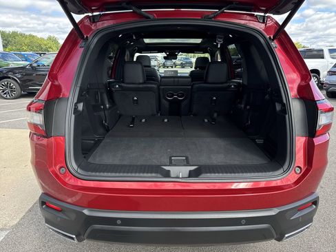 Used 2025 Honda Pilot Black Edition image 24