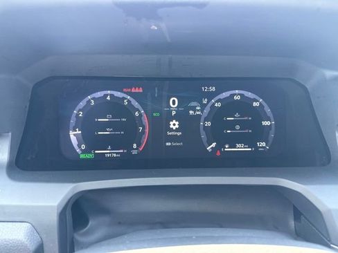 Used 2025 Toyota Tacoma TRD Sport AWD/4WD image 16