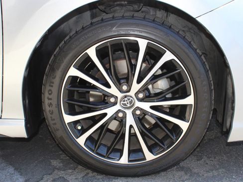 Used 2018 Toyota Camry SE FWD image 6