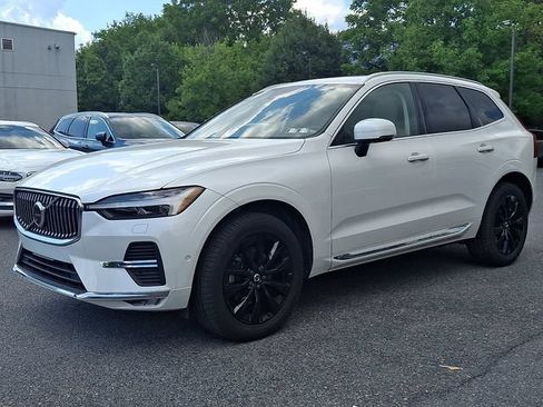 Used 2023 Volvo XC60 B5 Plus w/ Climate Package AWD/4WD image 3
