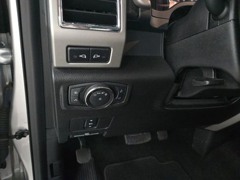 Used 2018 Ford F250 Lariat w/ Lariat Value Package image 19