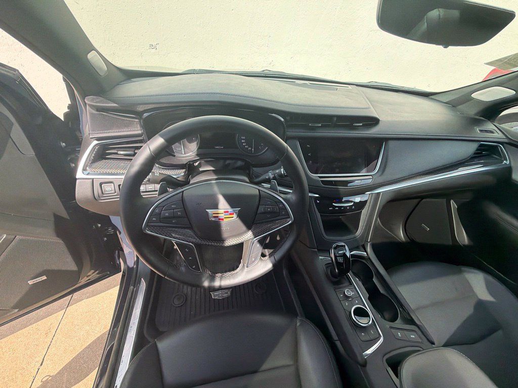 Used 2025 Cadillac XT5 Sportv w/ Technology Package AWD/4WD image 10